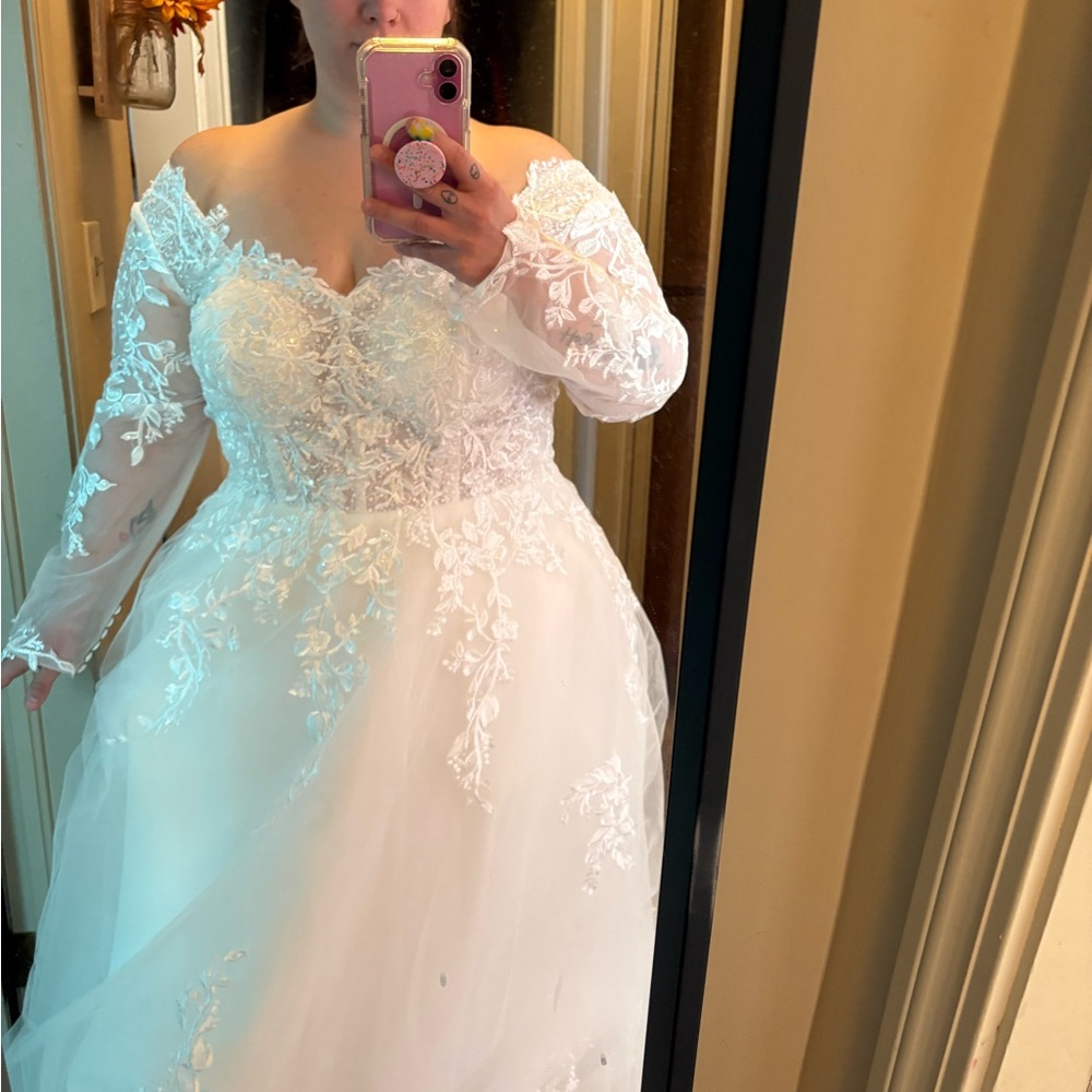 Elegant White Lace Wedding Dress